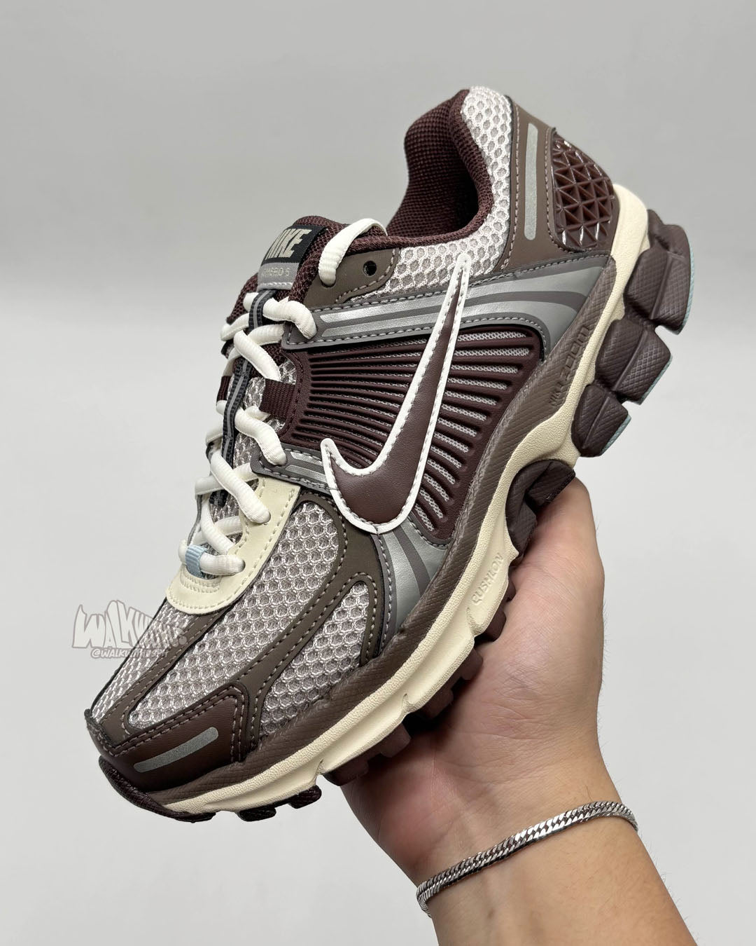 Nike Zoom Vomero 5 'Earth Fossil' (WOMEN'S)