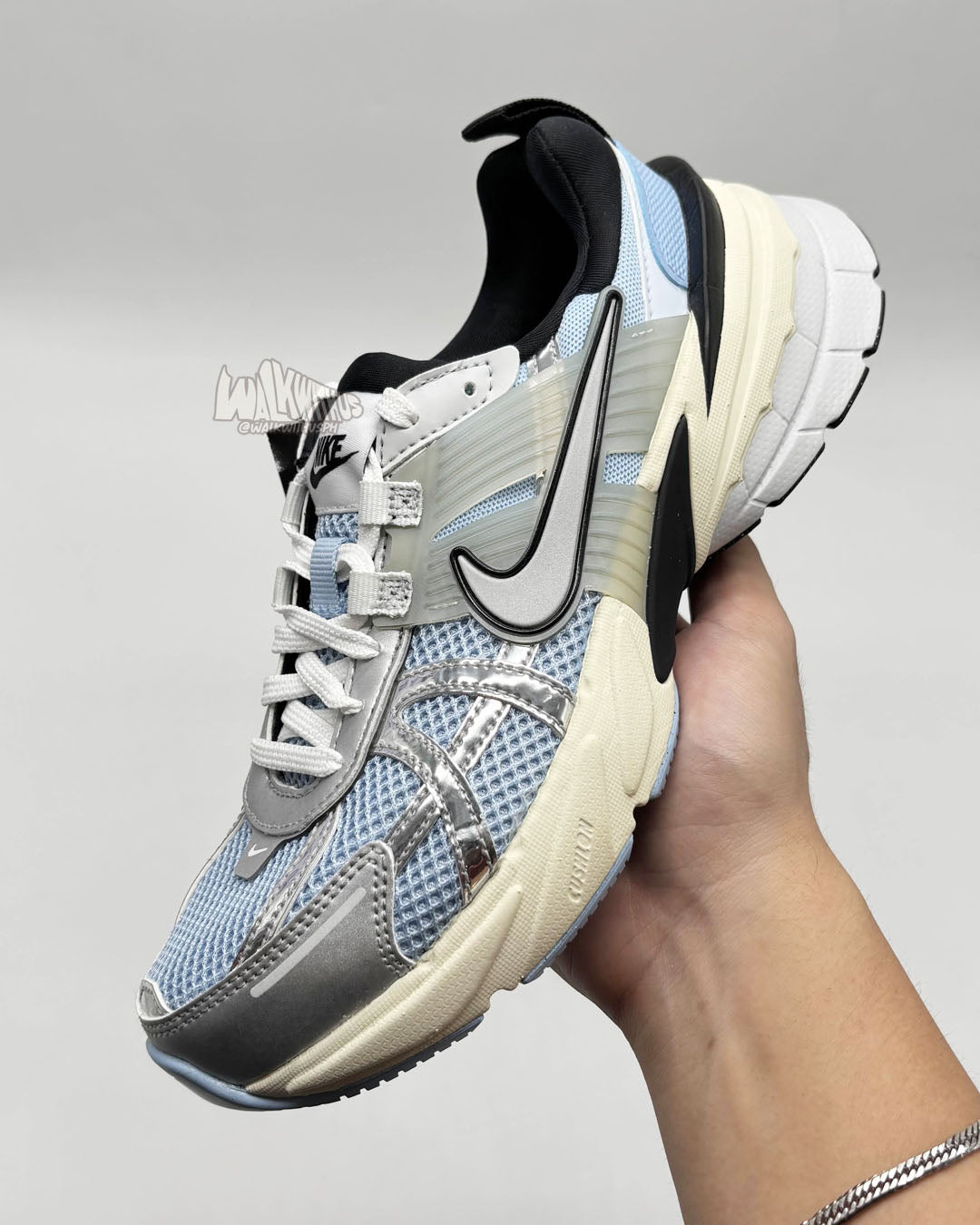 Nike V2k Run Psychic Blue スニーカー Nike V2k Run Sneakers in Psychic Blue, Metallic Silver
