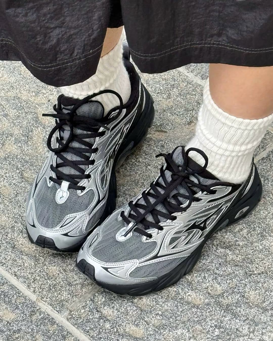 Mizuno Fiyi 2K ‘Black Metallic Silver’