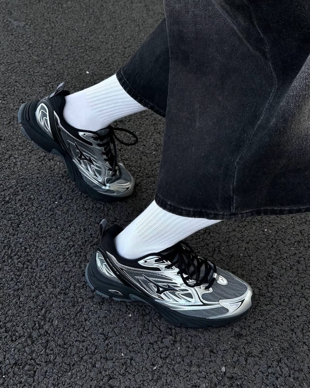 Mizuno Fiyi 2K ‘Black Metallic Silver’